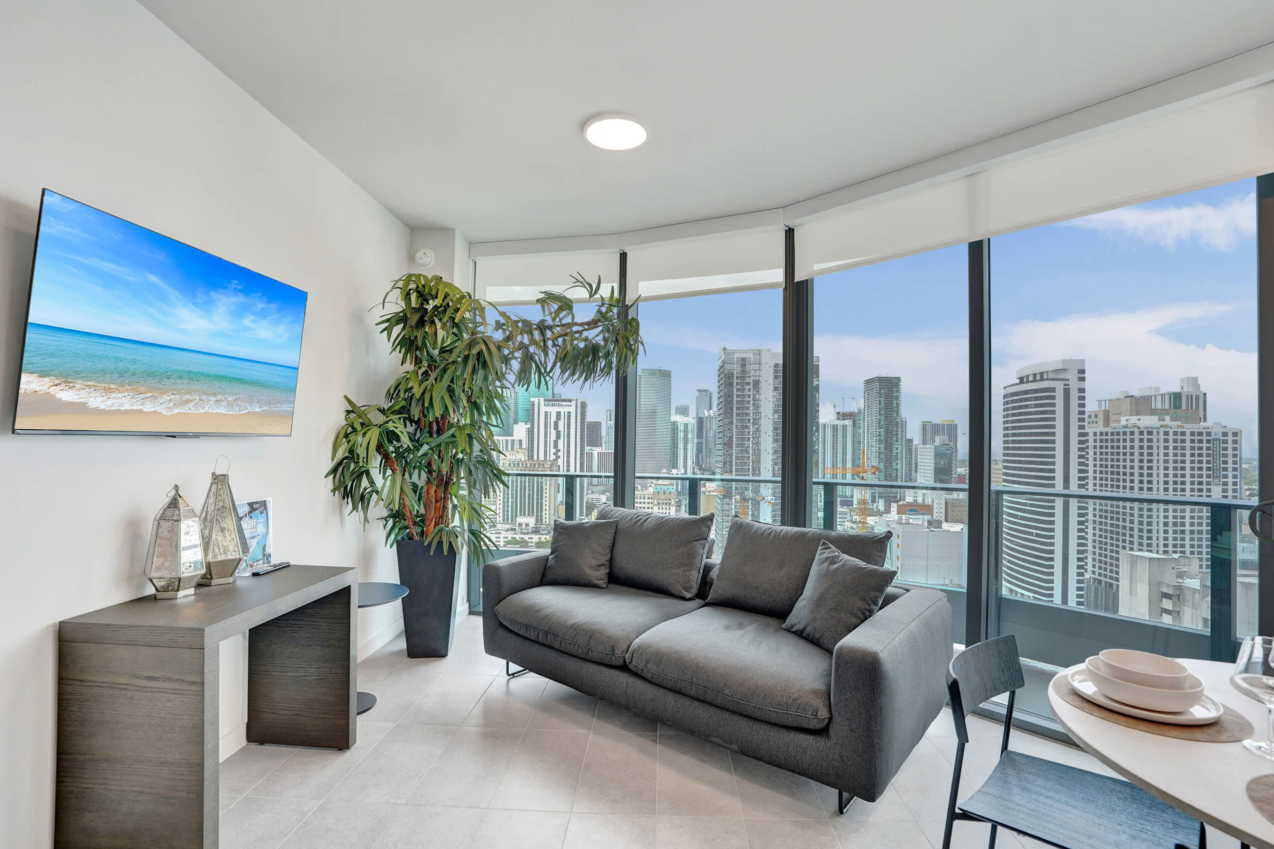 Cool condo, amazing views Downtown Miami 1 / 1.5